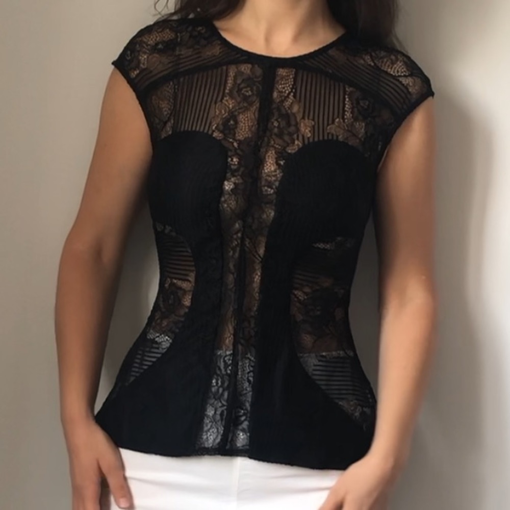 BNWT Elliatt black lace top with train